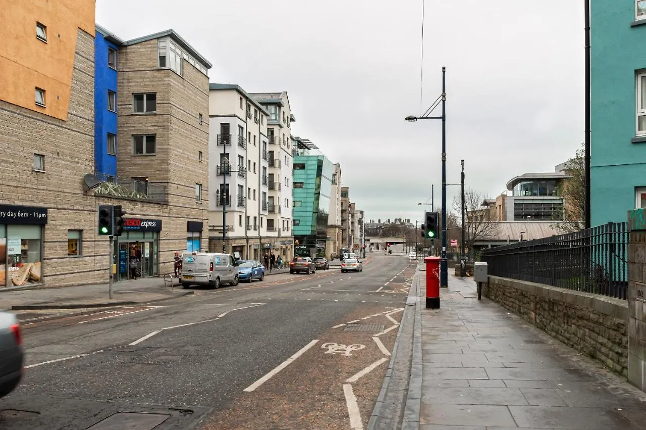 Tony Asga - Tony'S Apartment Heart Of Edinburgh City Centre Sleeps 2 0*,  United Kingdom