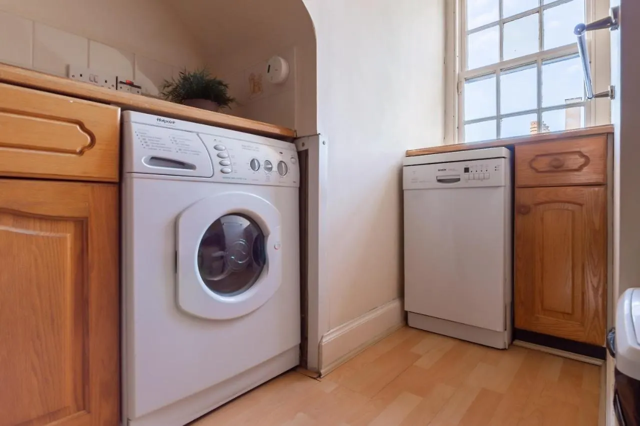 Tony Asga - Tony'S Apartment Heart Of Edinburgh City Centre Sleeps 2 0*,  United Kingdom