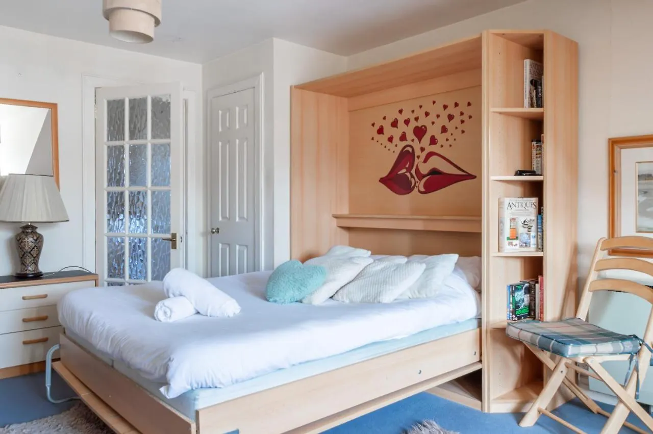 Tony Asga - Tony\'S Apartment Heart Of Edinburgh City Centre Sleeps 2 location